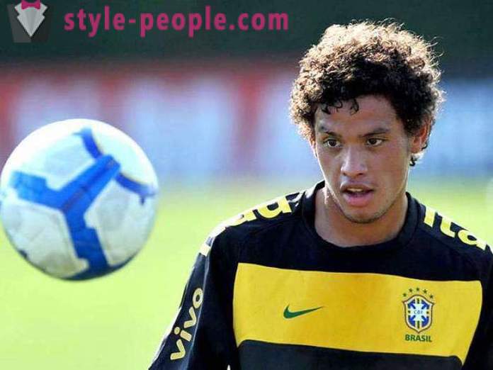 Carlos Eduardo: Brazilska nogometna karijera