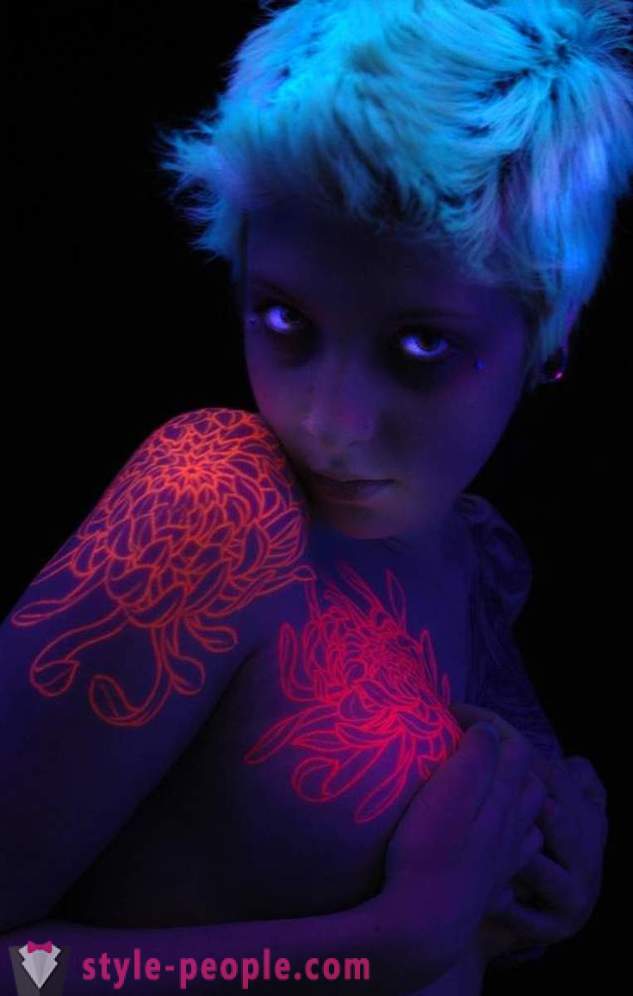 Tetovaže koje su jedino vidljive pod UV svjetlom