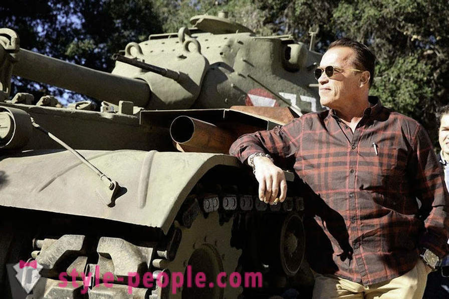 Arnold Schwarzenegger je ured u vojsci
