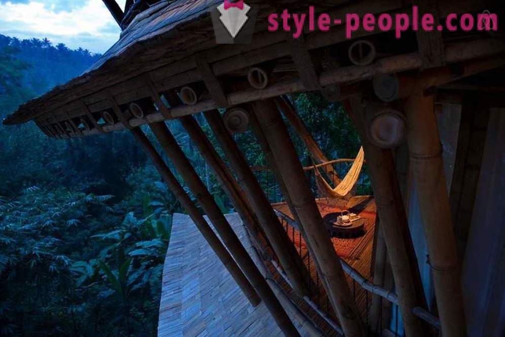 Ona je dala otkaz, otišla na Bali i izgradio luksuznu kuću od bambusa
