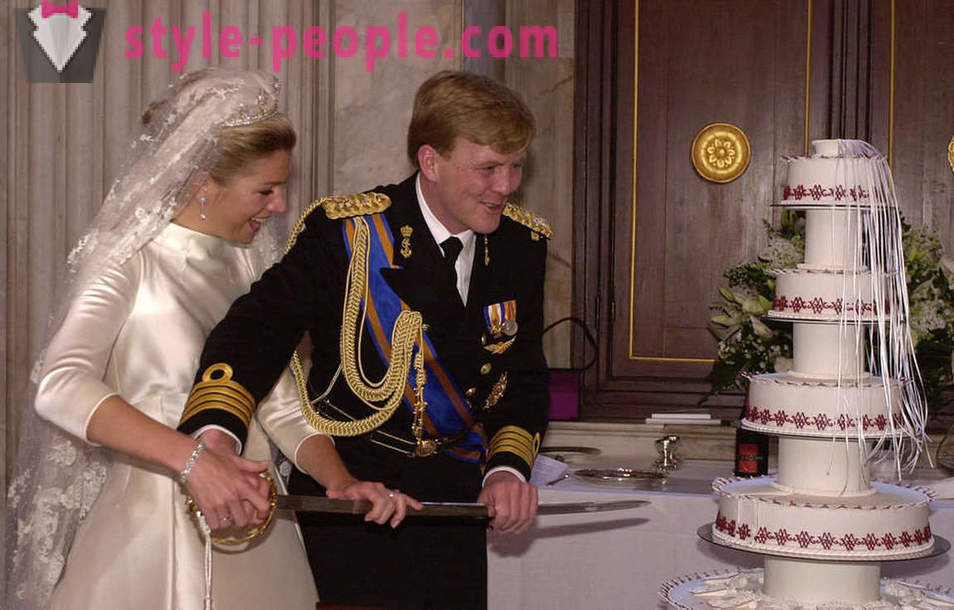 Izbor udaranje kraljevskog vjenčanja kolače