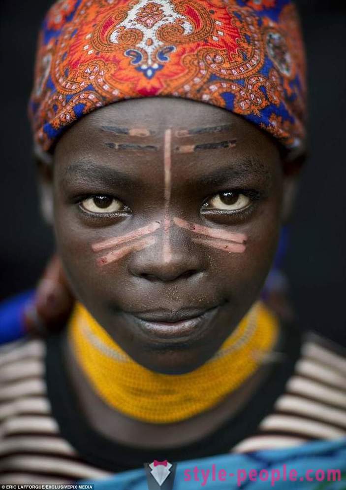 U Africi, ožiljci krasiti ne samo ljude