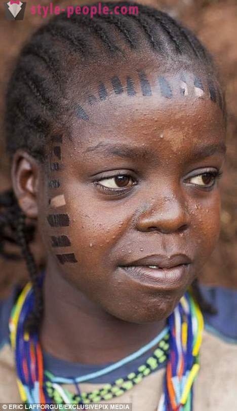 U Africi, ožiljci krasiti ne samo ljude