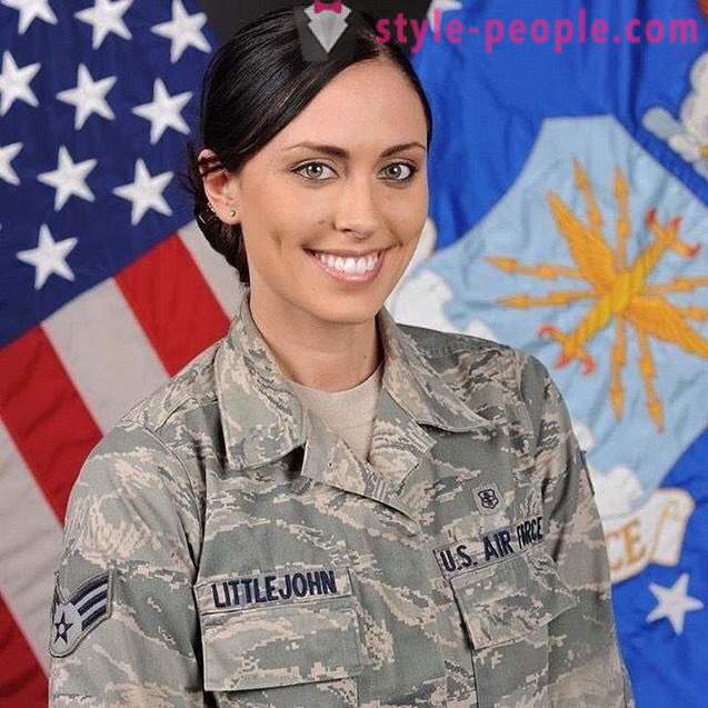 Kerissa Littlejohn - Članovi američkog ratnog zrakoplovstva, koji je profesionalni model i ima magisterij