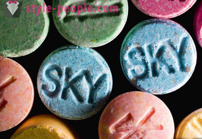 To je 9 najpopularniji štetnih tvari, uključujući alkohol, LSD, i kofein veze s mozgom