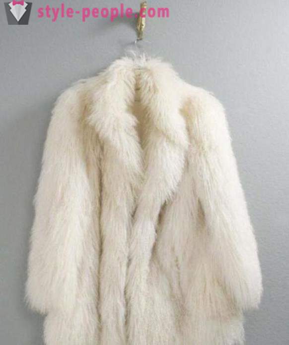 Moderan bijeli kaput: karakteristike, modeli