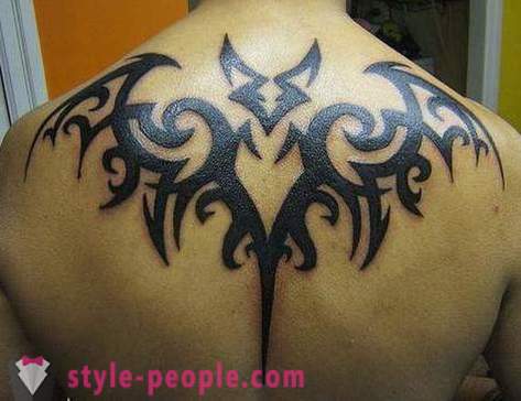 Tattoo „šišmiša” - znak superheroj ili mračnih sila?