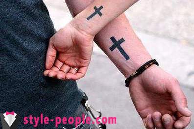 Križ tetovaža na ruci. njegova vrijednost