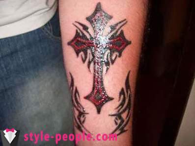 Križ tetovaža na ruci. njegova vrijednost