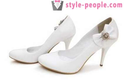 Bijele cipele za modne sladokusce