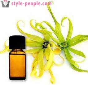 Eterično ulje ylang-ylang će pomoći vašoj koži lica i kose da bude savršen